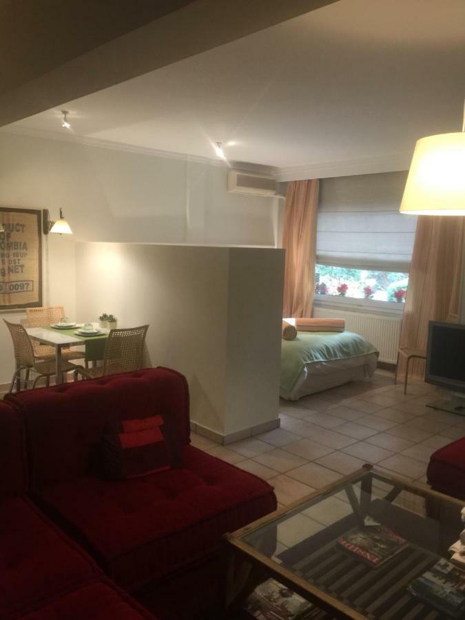 Cozy Garden 700m From St Luke S Hospital Apartment