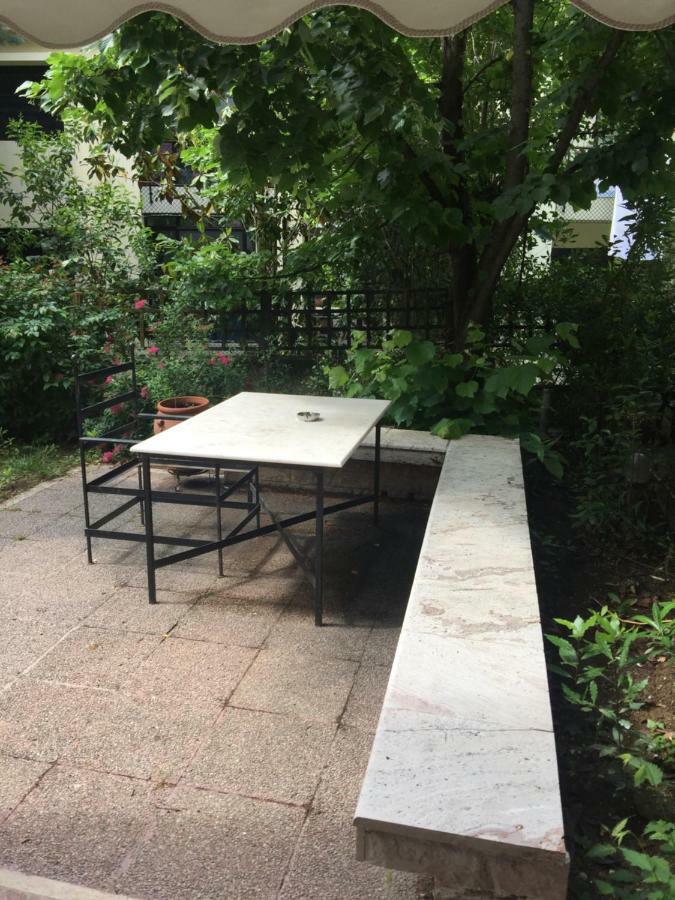 Cozy Garden 700m From St Luke S Hospital Apartment